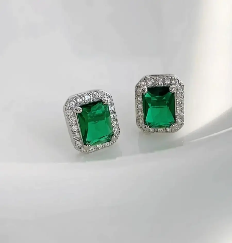 Emerald custom earrings developed by GARYNOVA